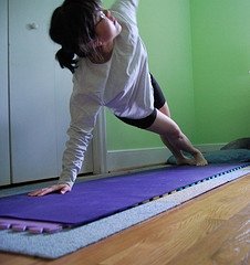 yoga-pose-plank-sideways-mats-healthy-exercise